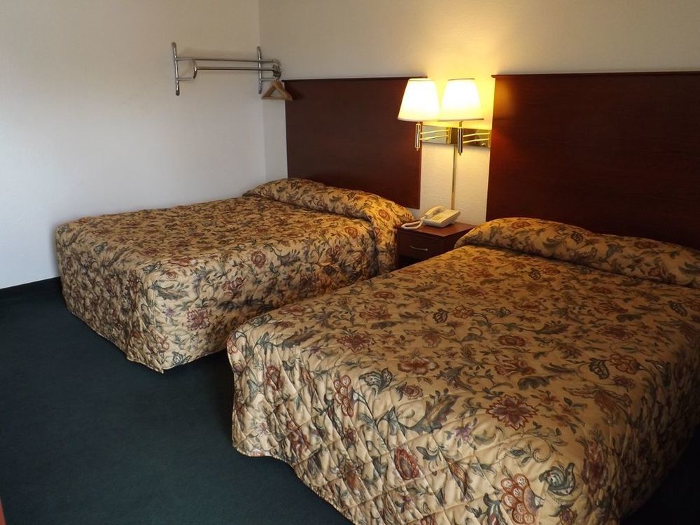 Interstate 8 Motel Lakeview Room photo