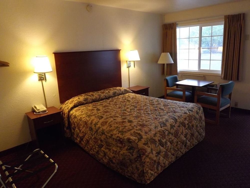 Interstate 8 Motel Lakeview Room photo